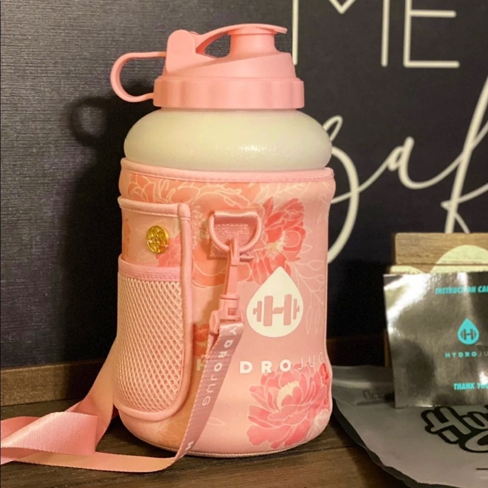 NWT DesB Pink Floral HydroJug sleeve!